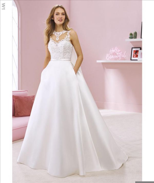 White One Wedding Dresses by Vanila Studio