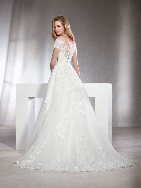 White One Wedding Dresses by Vanila Studio